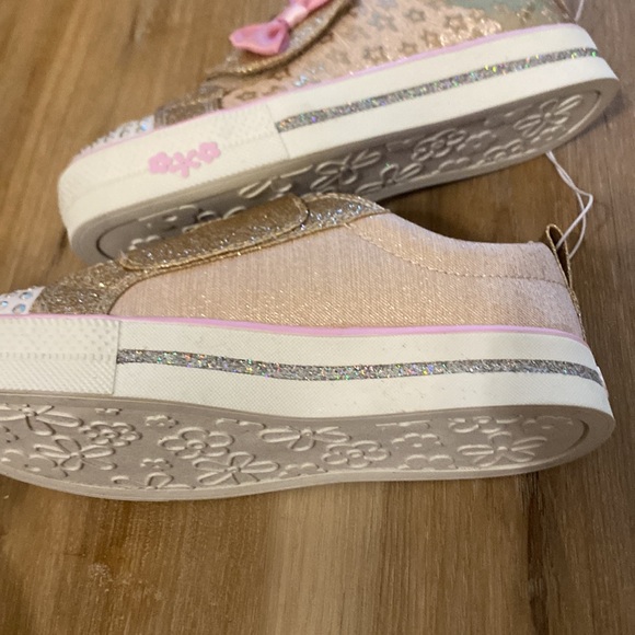 Brand new light up sketchers - Picture 3 of 4